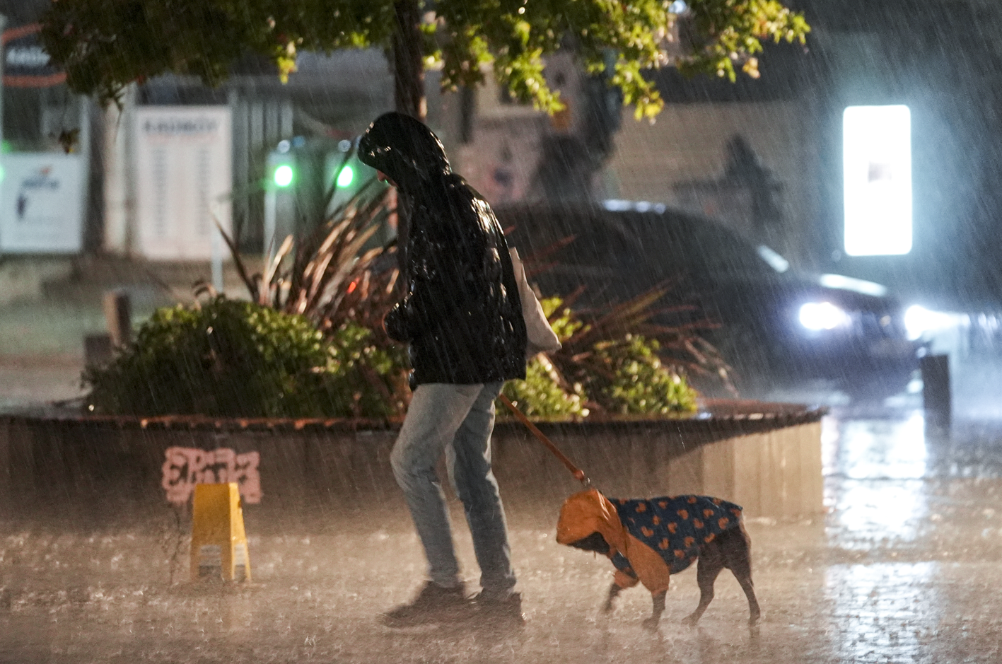 İstanbul'u sağanak teslim aldı. Yeni uyarılar peş peşe geliyor. Yağmur ne zaman bitecek?