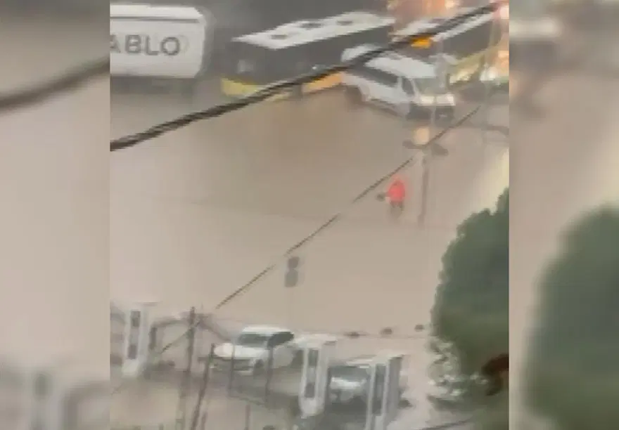 İstanbul'u sağanak ve fırtına vurdu. 2 kişi hayatını kaybetti 17 İstanbul'u sağanak ve fırtına vurdu. 2 kişi hayatını kaybetti 17