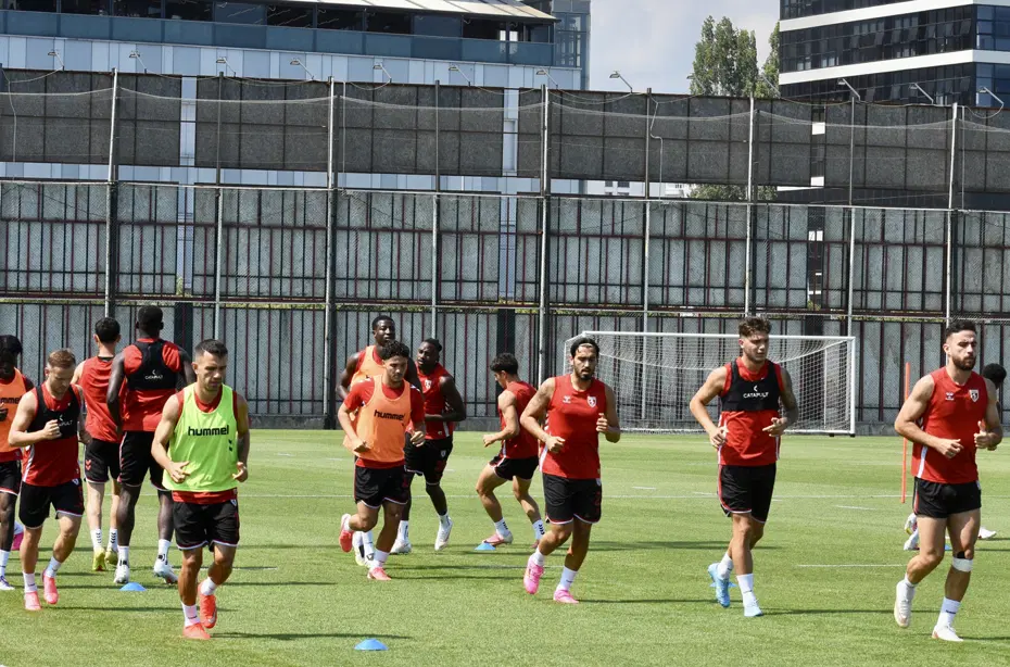Göztepe, Süper Lig'de yarın Samsunspor'a konuk olacak