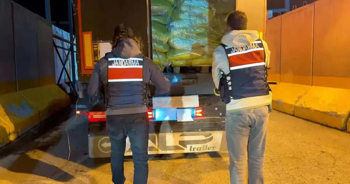İhbar üzerine takip edildi, TIR'dan kilolarca uyuşturucu çıktı