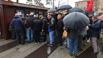 Trabzonspor-Fenerbahçe maçının biletleri satışa çıktı, taraftar akın etti. En ucuzu bin 750 lira

