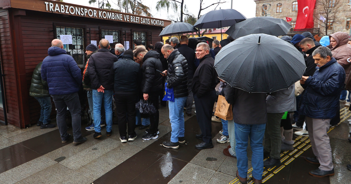 Trabzonspor-Fenerbahçe maçının biletleri satışa çıktı, taraftar akın etti. En ucuzu bin 750 lira