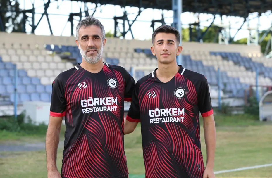 Futbolcu baba ve oğlu aynı takımda! 