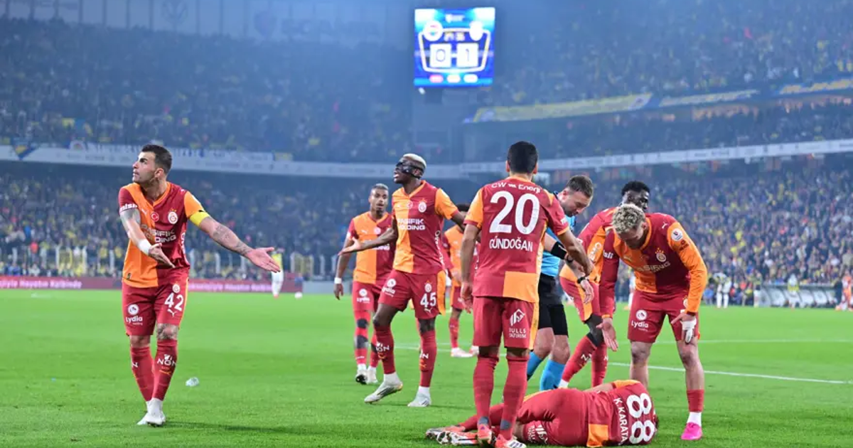Galatasaraylı futbolcuyu yaralayan taraftar hakim karşısında. "Golü atınca tribüne geldiler"