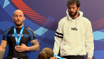 Bu kez sete değil ringe çıktı, Milano'da altın madalyayı aldı