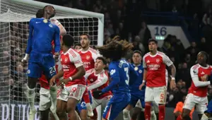 Londra derbisinde kazanan yok! 10 kişi kalan Chelsea, Arsenal karşısında 1 puana tutundu