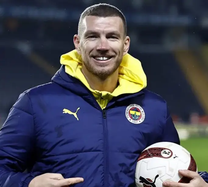 Fenerbahçe'nin eski yıldızı Edin Dzeko'nun yeni takımı belli oldu, 2. Lig'e gidiyor