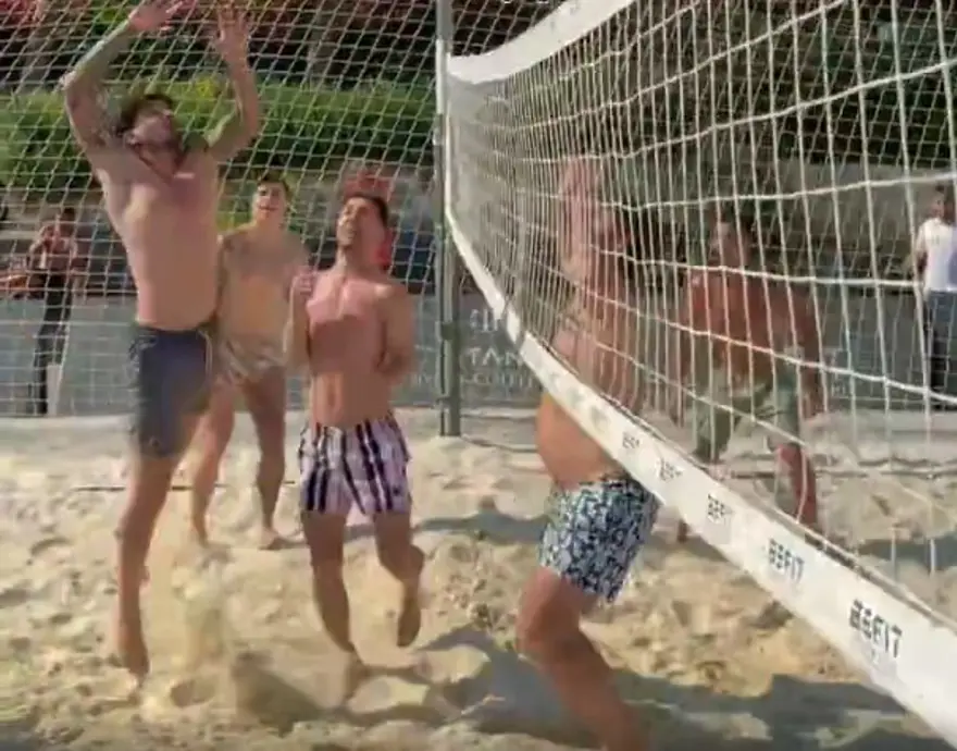 Milli futbolcular ABD'den geldi, plaj voleyboluyla stres attı 2