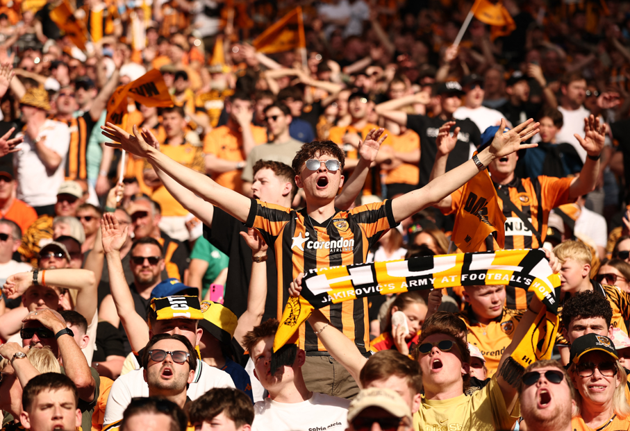 Şampiyonluk sonrası tatil. Hull City taraftarı Türkiye'de