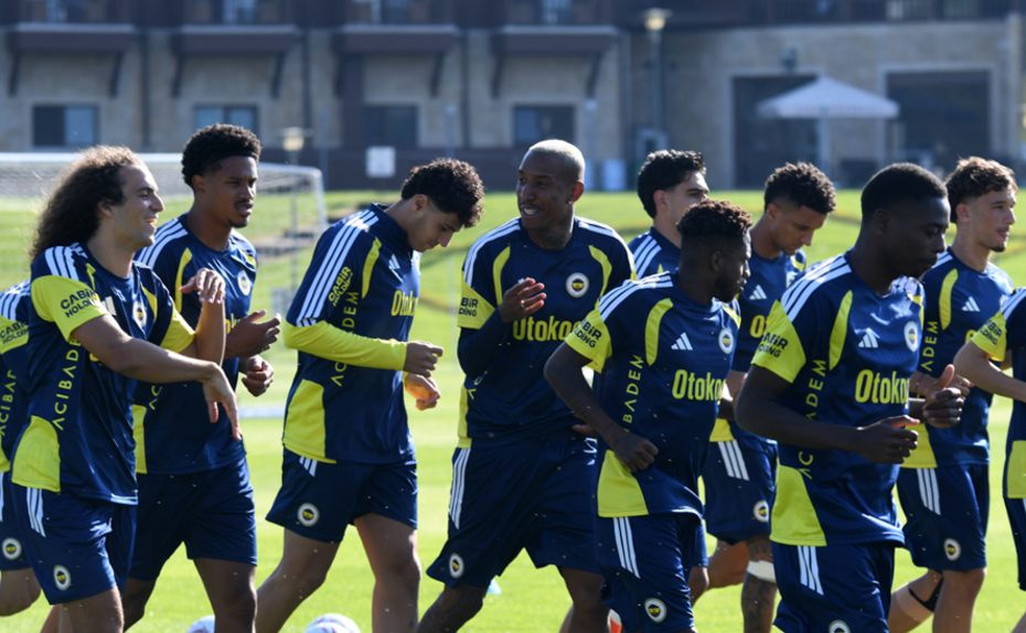 Fenerbahçe'nin kamp kadrosu belli oldu. Yeni transferlerden 2 isim yok