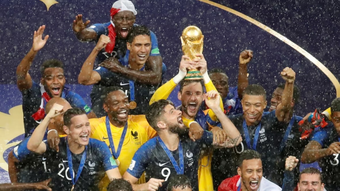 Ünlü futbolcu, Dünya Kupası madalyasını açık artırmayla sattı. Fiyatı çok konuşuldu