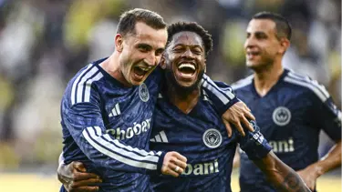 Fenerbahçe'nin UEFA kadrosu açıklandı. Yeni transferler forma giyemeyecek