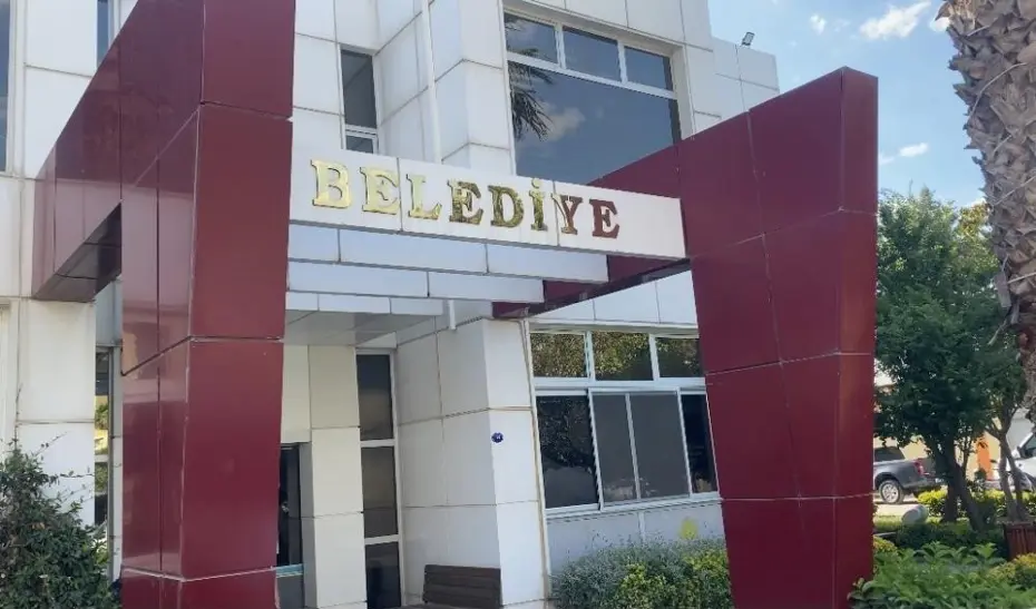 Seferihisar Belediyesi'ne operasyon. Başkan Yardımcısı dahil 5 tutuklama