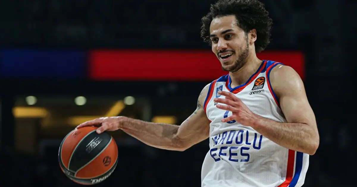 Anadolu Efes'e kötü haber: 8 ay forma giyemeyecek