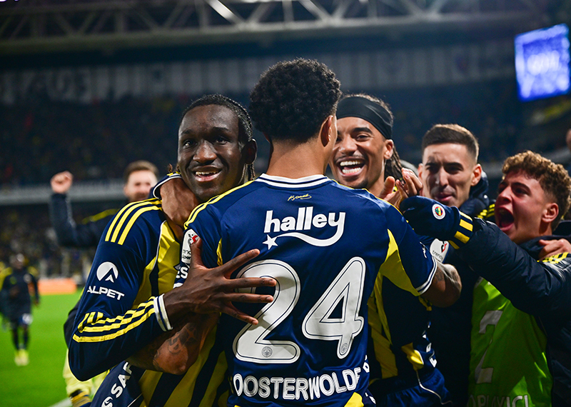Daha imzaları kurumadan Fenerbahçe'den ayrıldılar. İki isim İstanbul'dan gitti