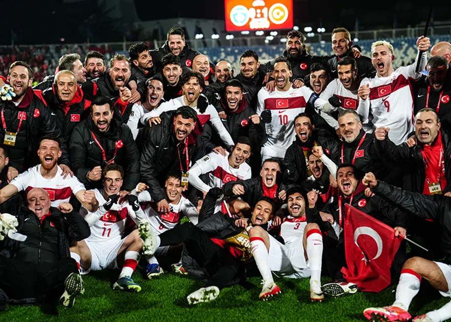 Millilerde maç sonu muazzam coşku. "Delice duygular yaşıyoruz" 