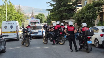 Tabancayla kızını ve eşini öldürüp, diğer kızını yaraladı