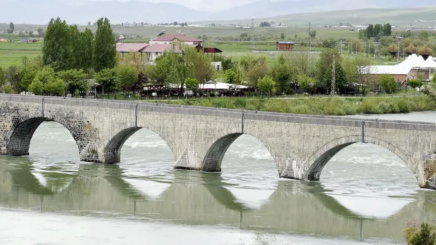 Dolusavak kapaklar ilk kez açıldı. Tarihi köprü sessizliğe büründü 