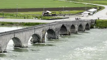 Dolusavak kapaklar ilk kez açıldı. Tarihi köprü sessizliğe büründü