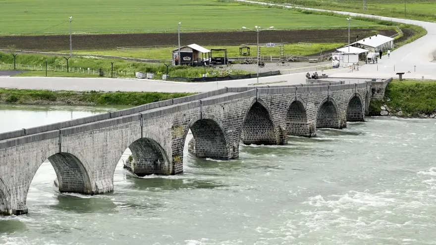 Dolusavak kapaklar ilk kez açıldı. Tarihi köprü sessizliğe büründü 1