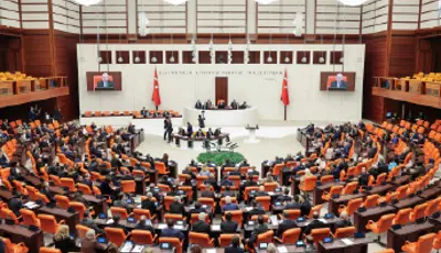 Önce tasfiye sonra suçlara erteleme. 10 maddede süreç yasası. Ne zaman yürürlüğe girecek, kimleri kapsıyor?Terörsüz Türkiye süreci için hazırlanan çerçeve yasa teklifi, terör örgütü PKK'nın tasfiyesiyle yürürlüğe girecek ceza erteleme ilkesine dayanıyor. Yasa teklifi, 1 Haziran 2005 öncesi müebbet h