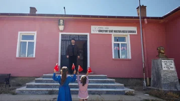 Tek öğrencili okulun artık 2 öğrencisi var