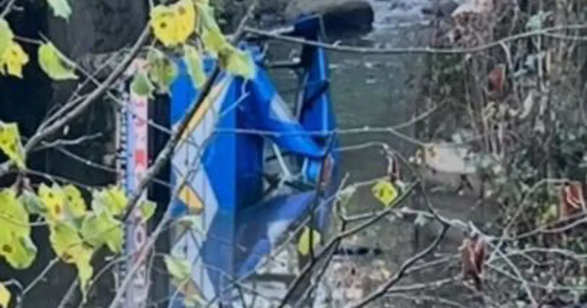 Patpat dereye düştü, üzerindeki çifti ölüm ayırdı