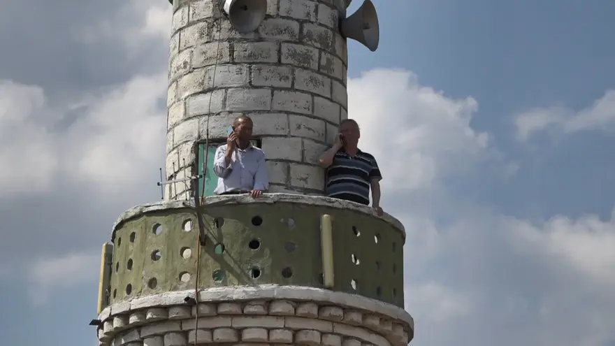 "SADECE MİNARENİN ÜZERİNDE TEK ÇİZGİ ÇEKİYOR" 3 "SADECE MİNARENİN ÜZERİNDE TEK ÇİZGİ ÇEKİYOR" 3