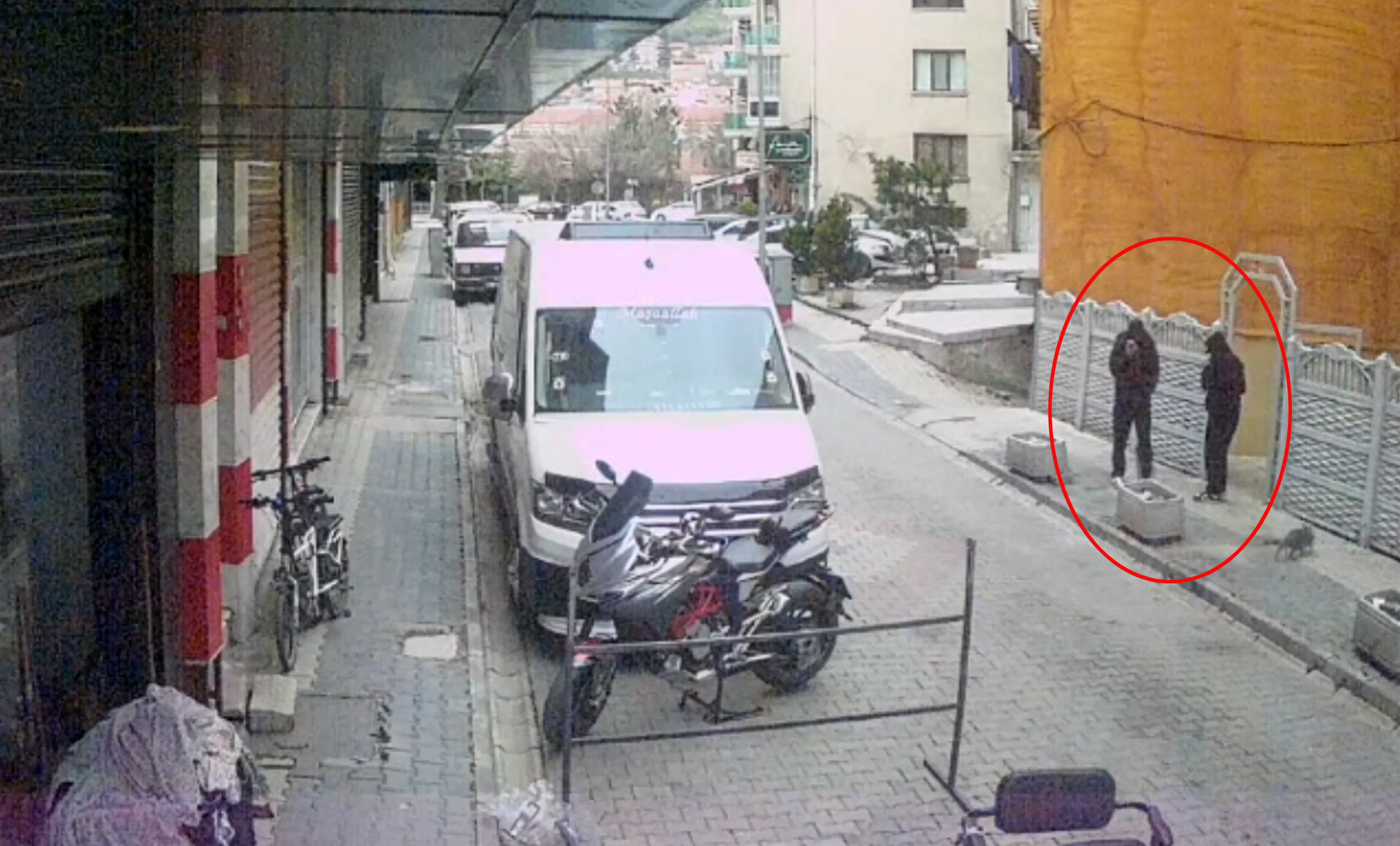 Telefondaki dolandırıcının tek cümlesine kandı, 7 buçuk milyon lirayı kendi elleriyle teslim etti