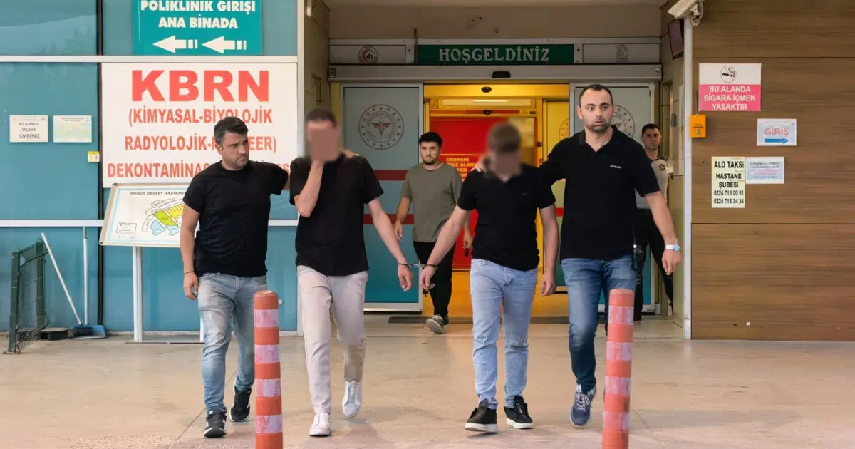Kendilerini polis olarak tanıtarak 1,5 milyon liralık altın çaldılar