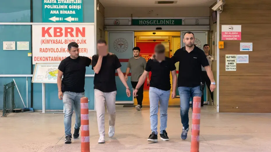 Kendilerini polis olarak tanıtarak 1,5 milyon liralık altın çaldılar