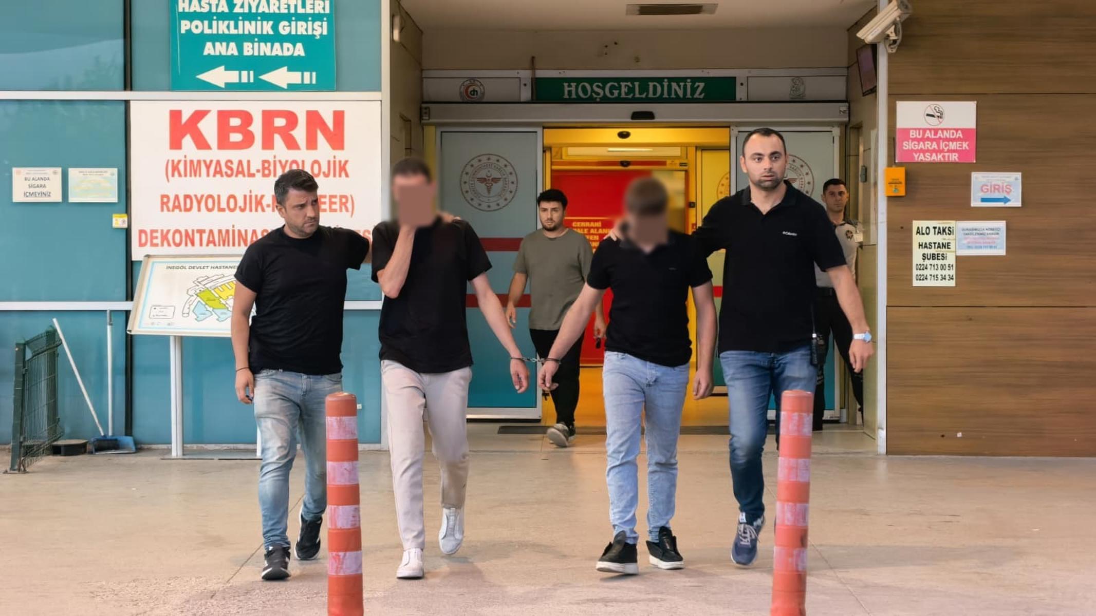 Kendilerini polis olarak tanıtarak 1,5 milyon liralık altın çaldılar