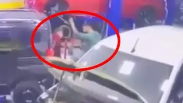 17 yaşındaki çocuğa "telefona baktın" dayağı