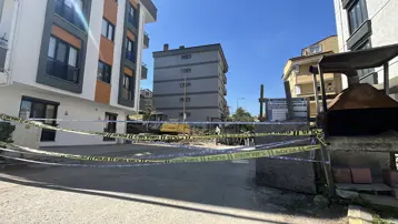 Temel kazısında toprak kaydı beş katlı apartman tahliye edildi