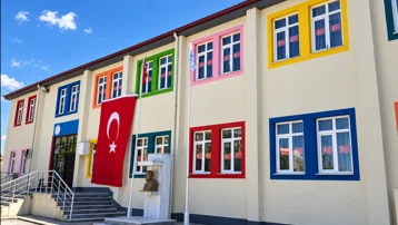 Temizlik malzemeleri karıştırılınca gaz açığa çıktı. 14 öğrenci hastanelik oldu