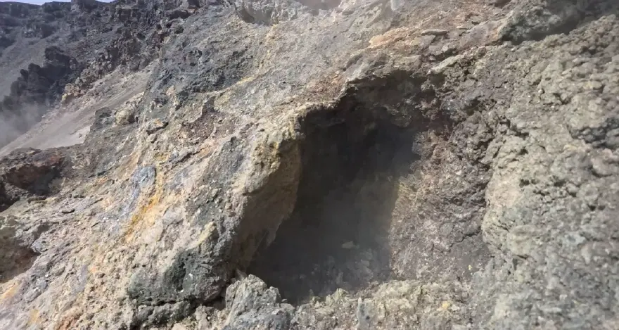 141 yıl önce patlamıştı, kraterine indiler: Sıcaklık tam 84 derece 4