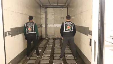 Ticaret Bakanlığı'ndan uyuşturucu operasyonu: 1 haftada 1 ton esrar ele geçirildi 