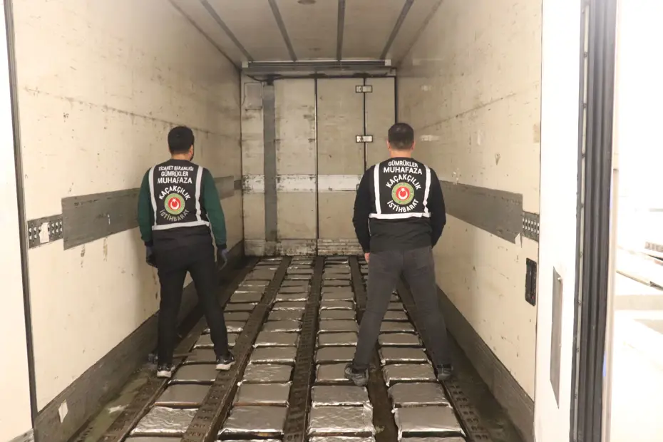 Ticaret Bakanlığı'ndan uyuşturucu operasyonu: 1 haftada 1 ton esrar ele geçirildi 