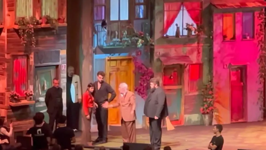 Seyirci ile tartışan Müjdat Gezen hastaneye kaldırıldı. Gırgıriye Müzikali iptal edildi