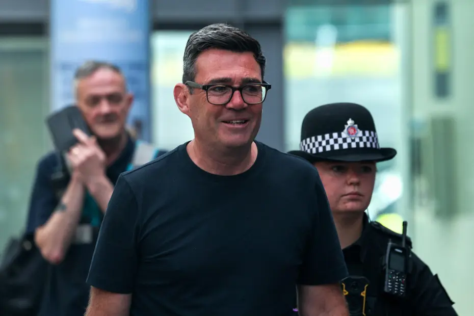 İngiltere'de başbakanlık yarışında öne çıkan Andy Burnham kimdir?