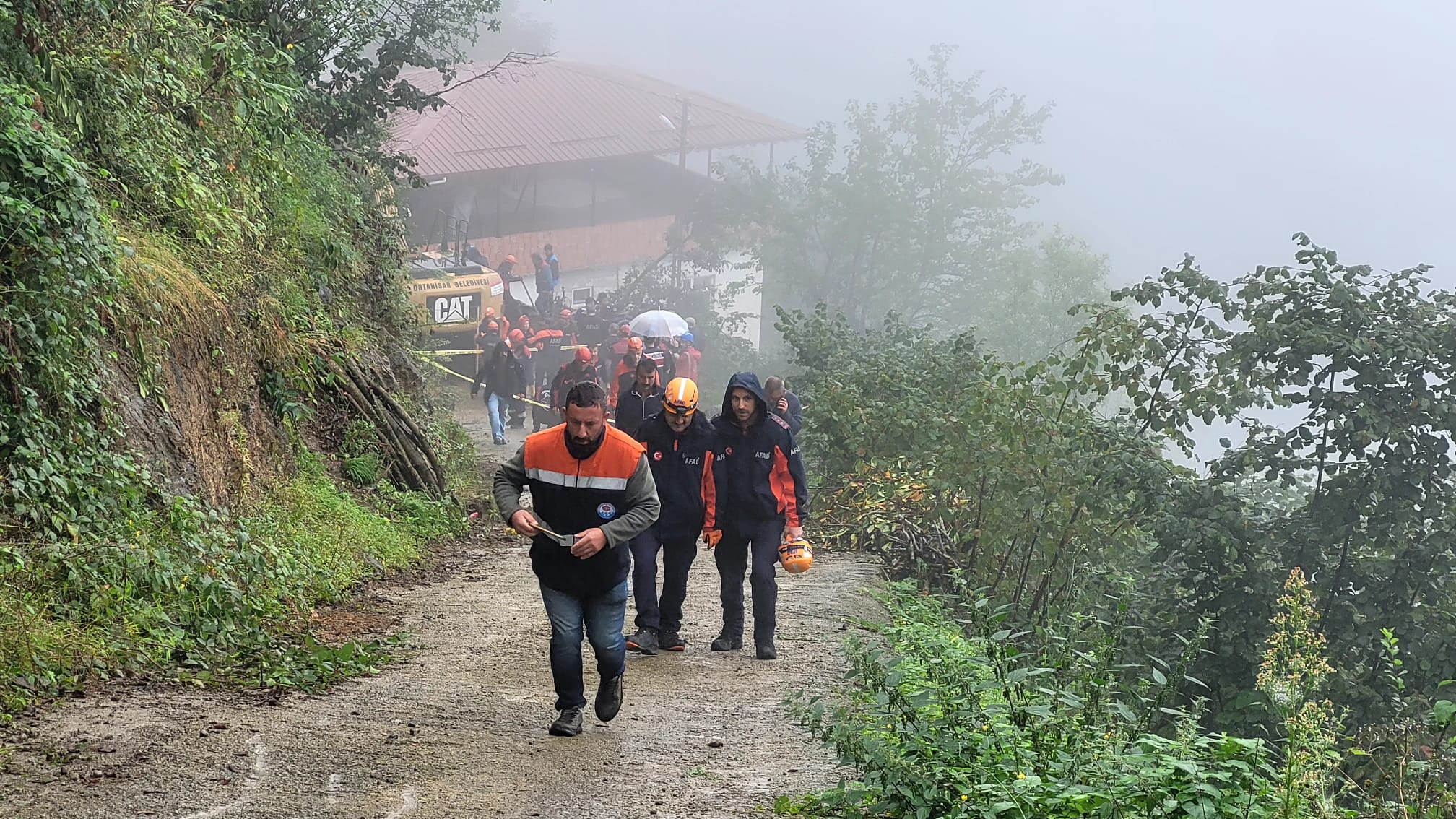 Trabzon'da heyelan. Toprak altında kalan kişi hayatını kaybetti