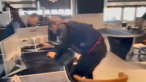 Trafik kazası geçirenlerin bilgilerini paylaşarak dolandırıcılık yapan