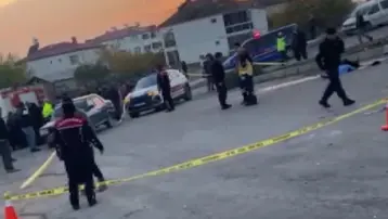 Traktörle otomobilin çarpışmasında yaya hayatını kaybetti