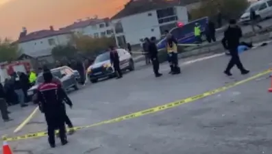 Traktörle otomobilin çarpışmasında yaya hayatını kaybetti