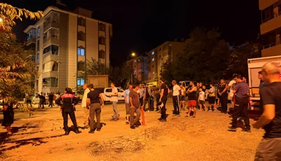 Toprak kayması nedeniyle 5 katlı bina tahliye edildiTunceli'de bir inşaat için gerçekleştirilen temel kazısı sırasında toprak kaydı. Bitişikteki 5 katlı bina tahliye edildi.