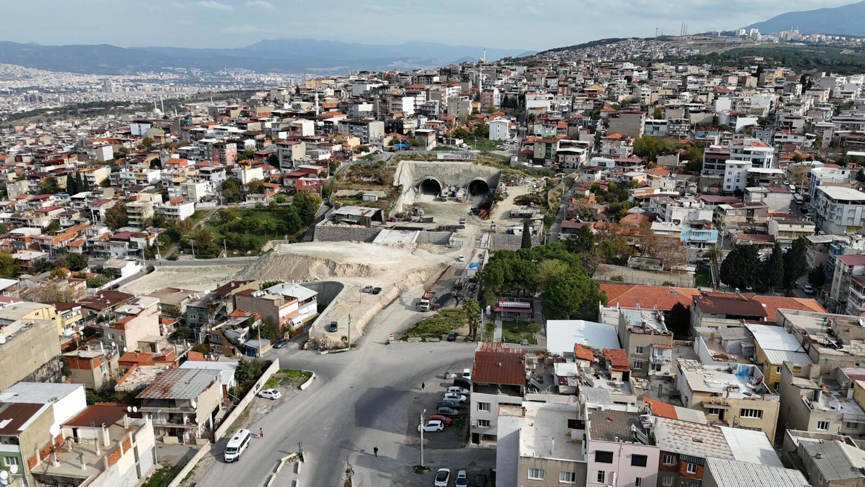İzmir'de bir mahalle diken üstünde: 100 hane boşaltıldı, esnaf şikayetçi