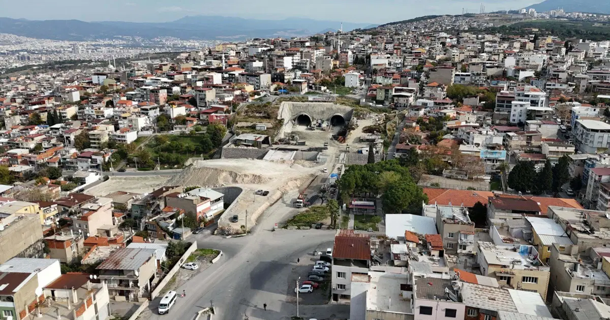 İzmir'de bir mahalle diken üstünde: 100 hane boşaltıldı, esnaf şikayetçi