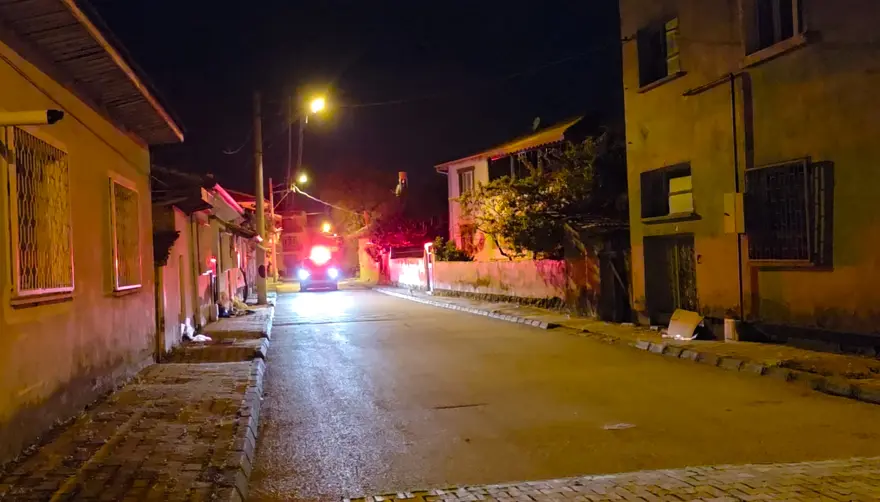 POLİSLERDEN "TAHLİYE" ANONSU 8 POLİSLERDEN "TAHLİYE" ANONSU 8