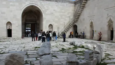 Türk dizilerinden etkilenen turistler buraya akın ediyor. 800 yıllık tarihi var