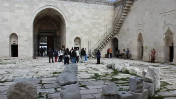Türk dizilerinden etkilenen turistler buraya akın ediyor. 800 yıllık tarihi var